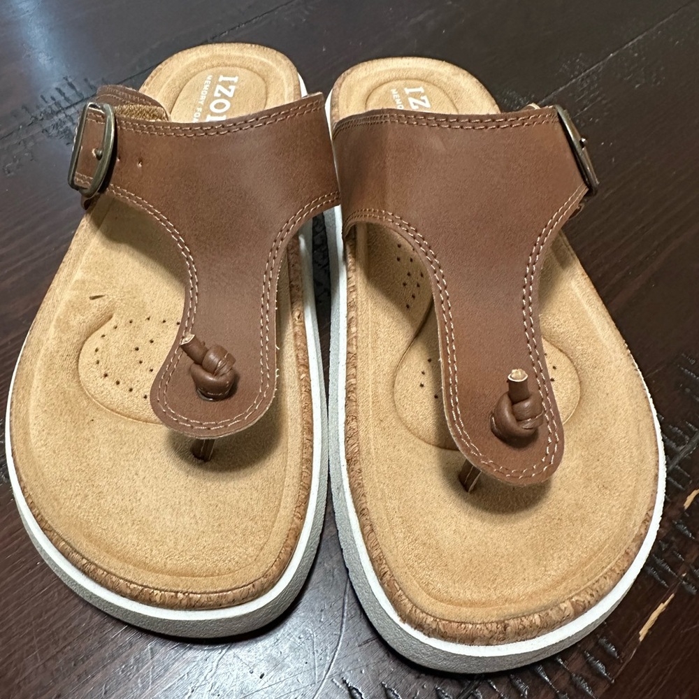 IZOD Vegan leather memory foam sandals women’s size 7 in Brown